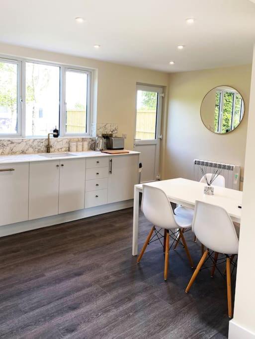 Larks Leaze Lodge, Steeple Ashton, Wiltshire Trowbridge Luaran gambar